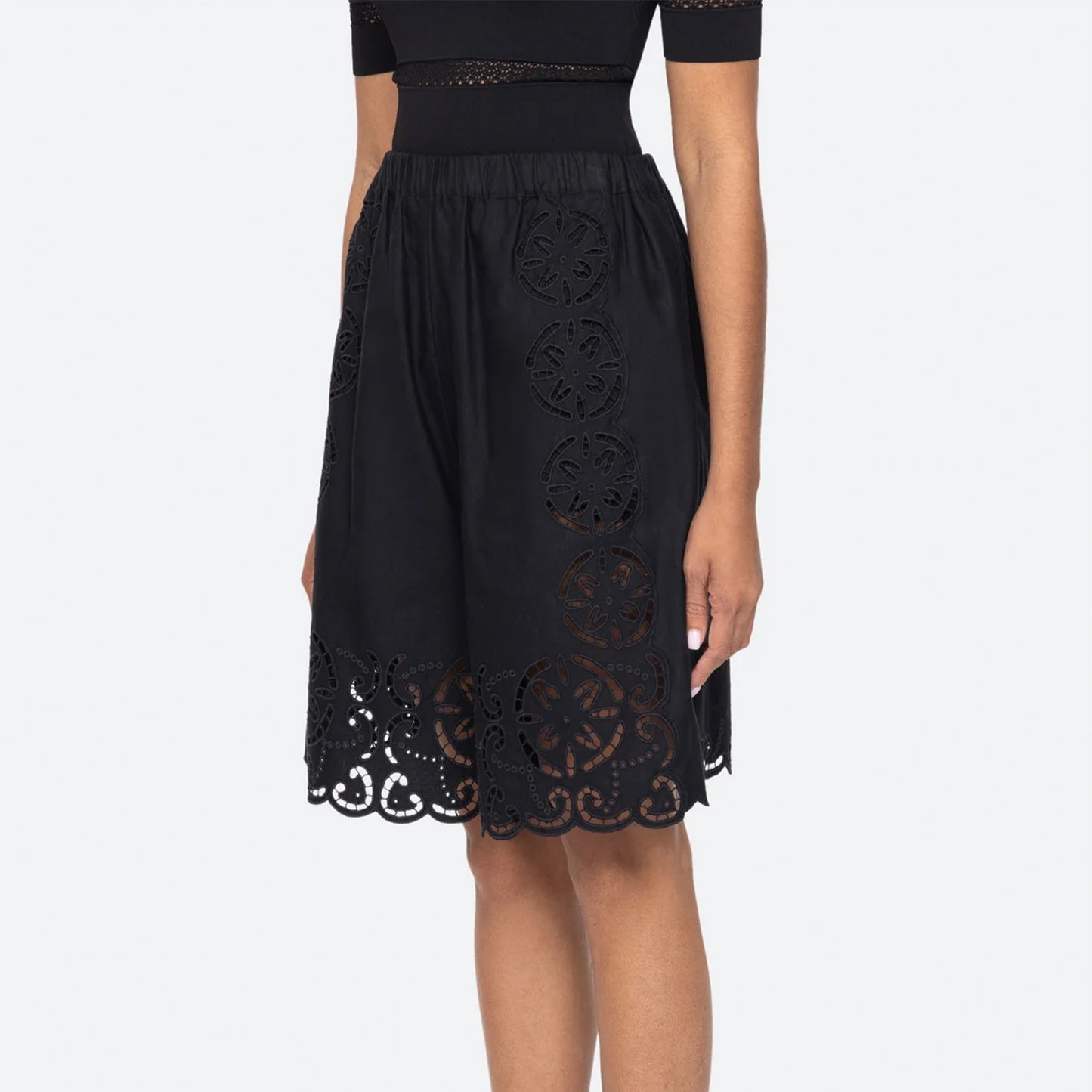 Dahlia Eyelet Short in Black