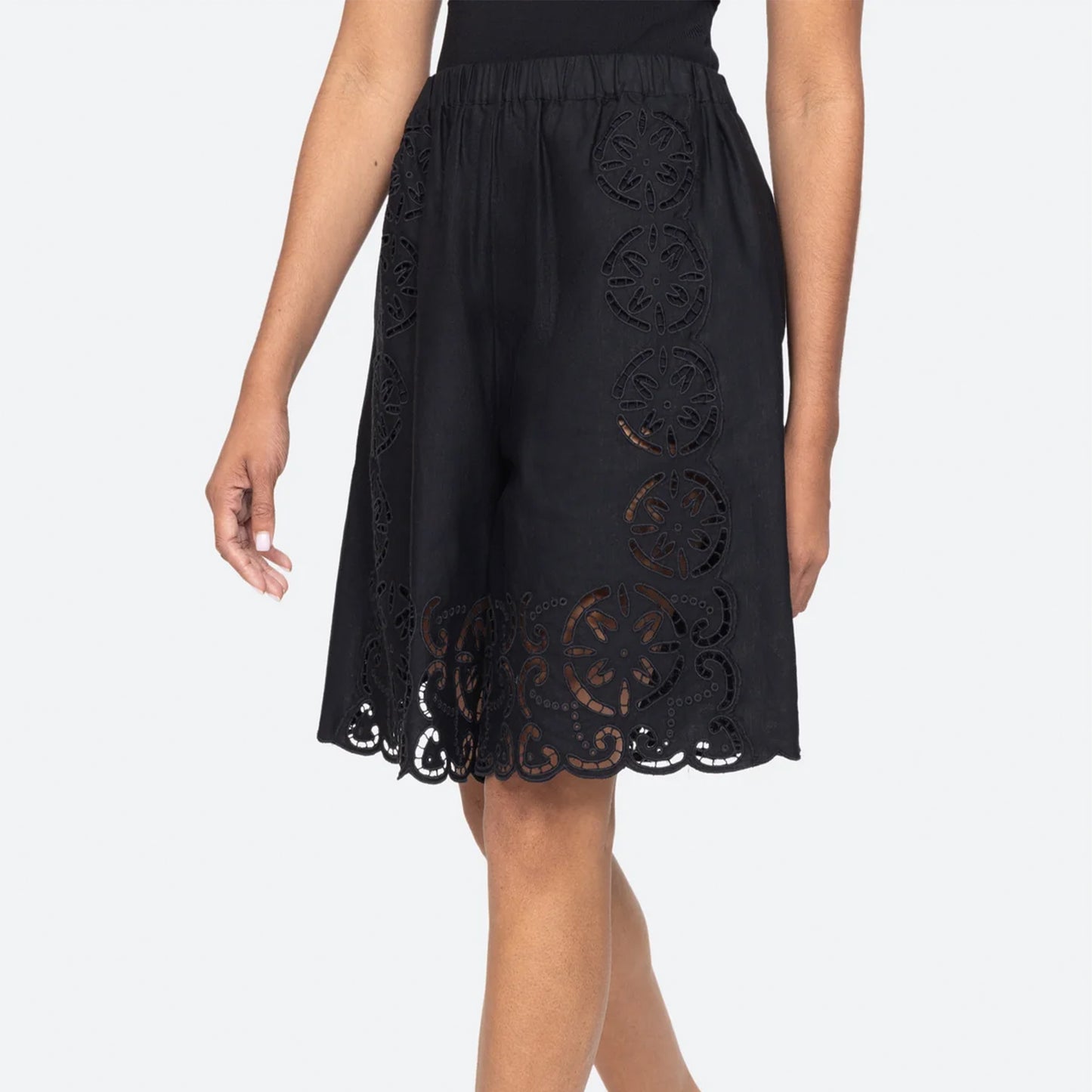 Dahlia Eyelet Short in Black